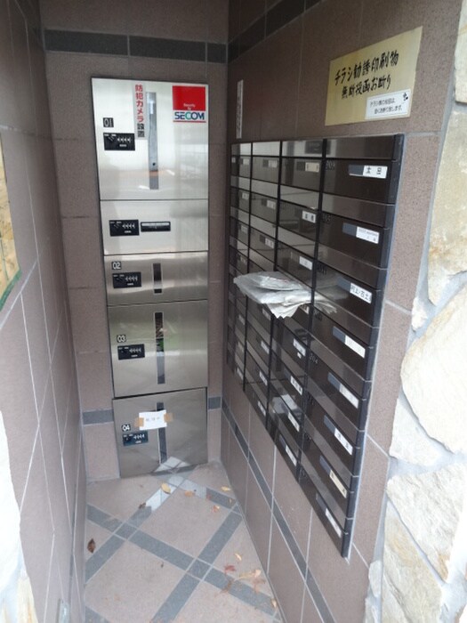 物件外観写真6　(エントランス部分)