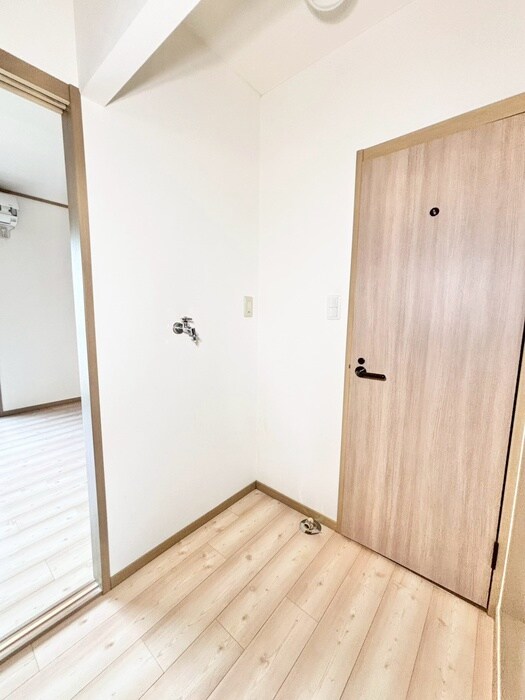 物件内観写真12　(洗濯機置場)