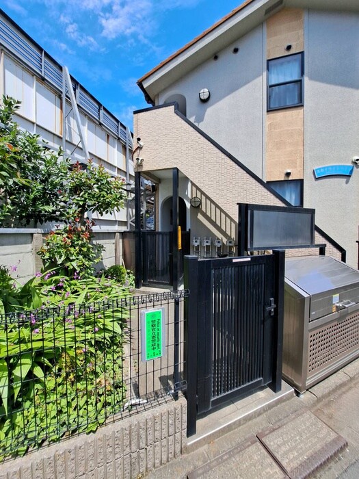 物件外観写真3　(エントランス部分)