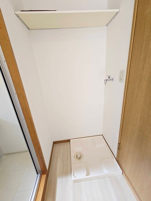 物件内観写真14　(洗濯機置場)