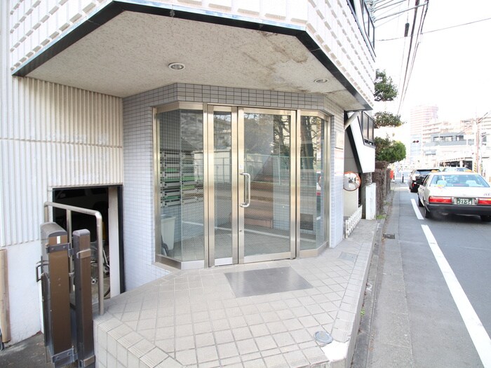 物件外観写真4　(エントランス部分)