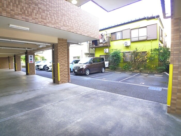 物件外観写真5　(駐車場)