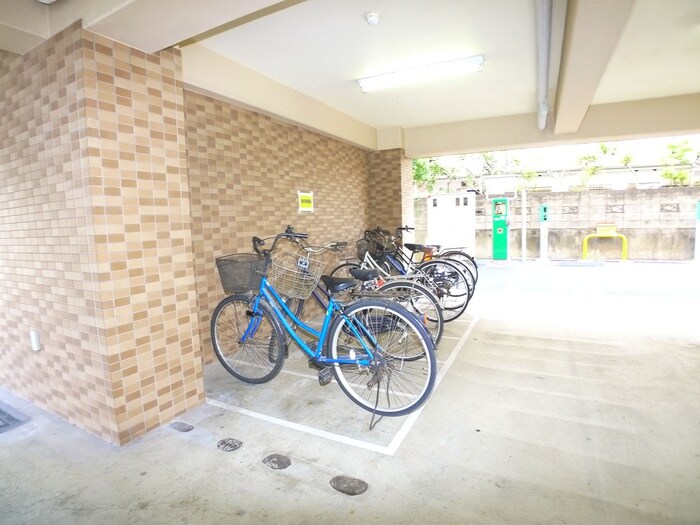 物件外観写真6　(駐輪場)