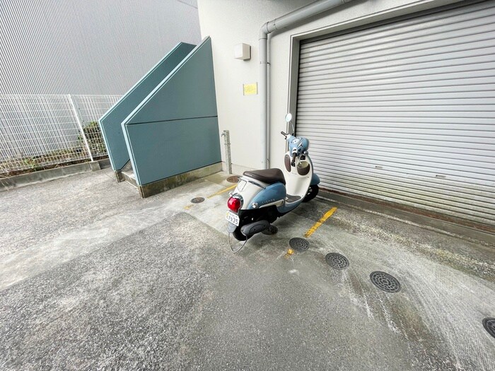 物件外観写真5　(駐輪場)