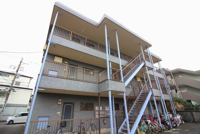 物件外観写真4　(エントランス部分)