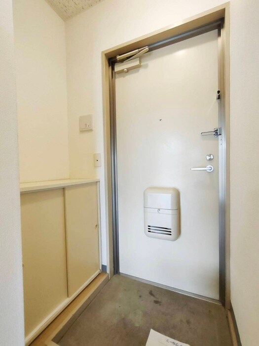 物件内観写真16　(玄関)