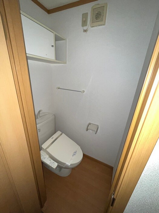 物件内観写真8　(トイレ)