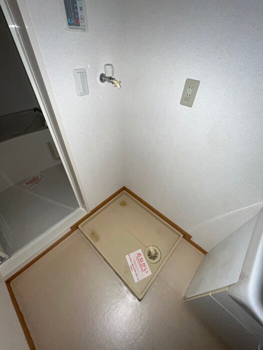 物件内観写真9　(洗濯機置場)