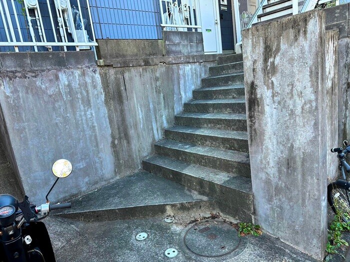 物件外観写真2　(エントランス部分)