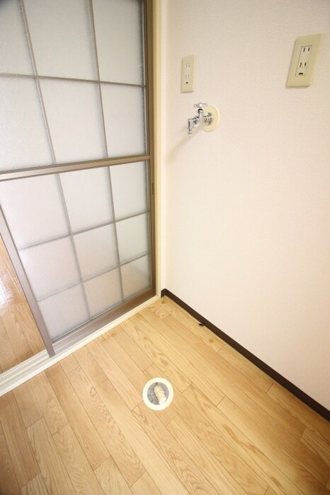 物件内観写真14　(洗濯機置場)