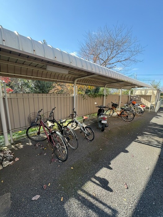 物件外観写真3　(駐輪場)