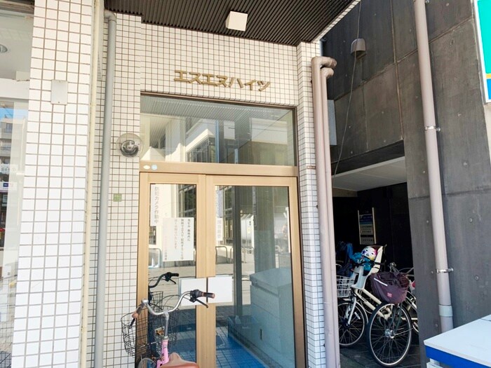 物件外観写真3　(エントランス部分)