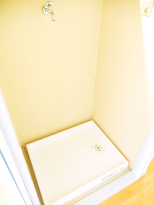 物件内観写真10　(洗濯機置場)