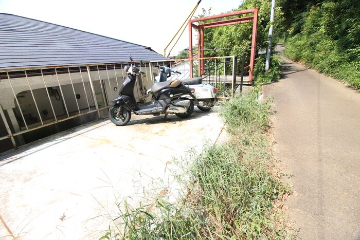 物件外観写真6　(駐輪場)