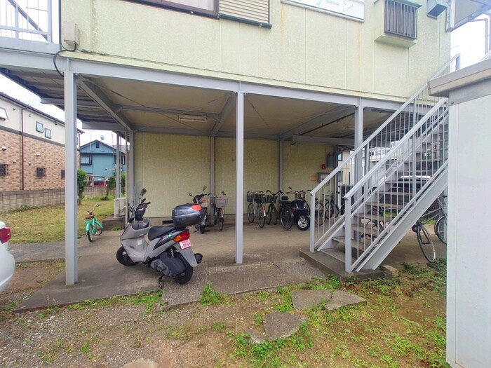 物件外観写真4　(駐輪場)