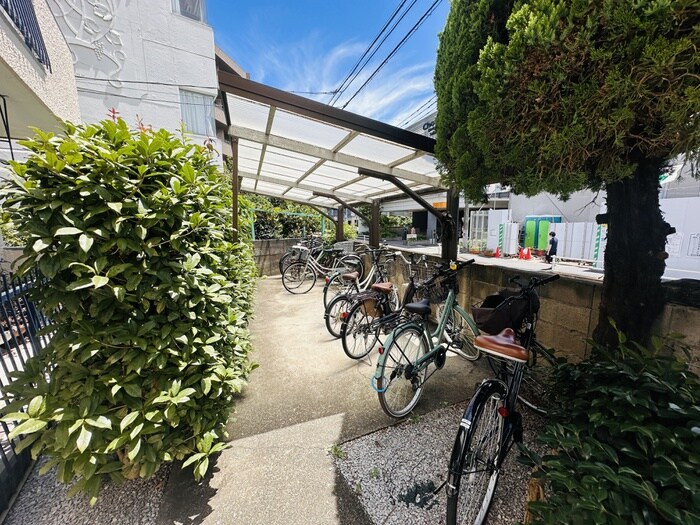 物件外観写真4　(駐輪場)