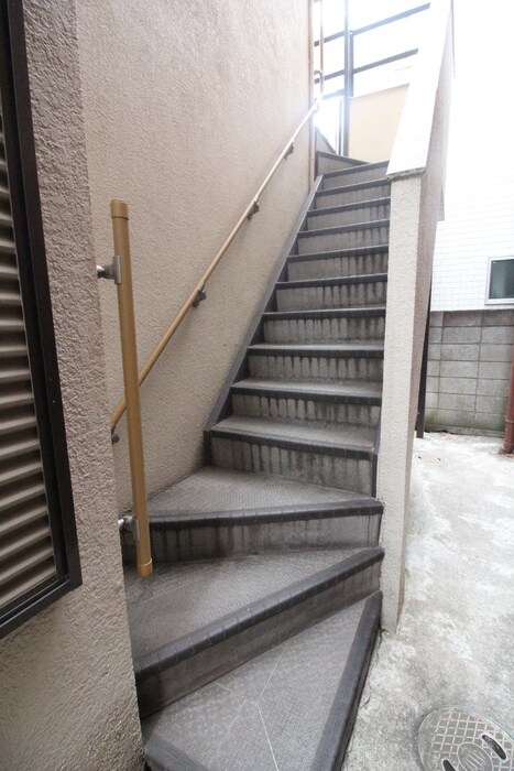 物件外観写真6　(エントランス部分)