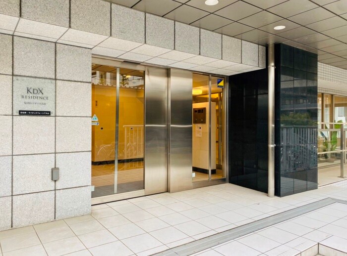 物件外観写真3　(エントランス部分)