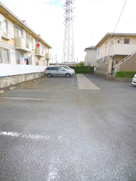 物件外観写真2　(駐車場)