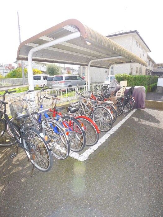 物件外観写真4　(駐輪場)