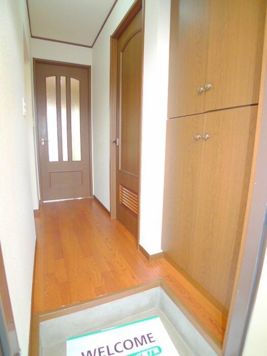 物件内観写真13　(玄関)