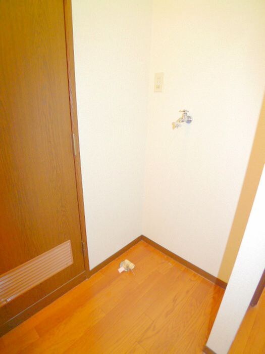 物件内観写真14　(洗濯機置場)