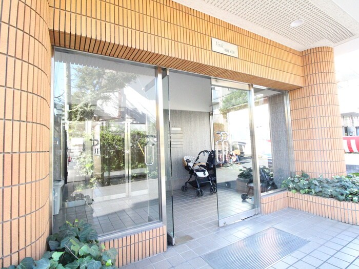 物件外観写真2　(エントランス部分)