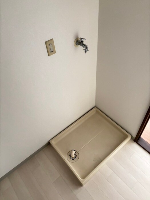 物件内観写真14　(洗濯機置場)