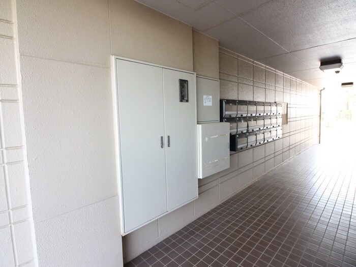 物件外観写真6　(エントランス部分)