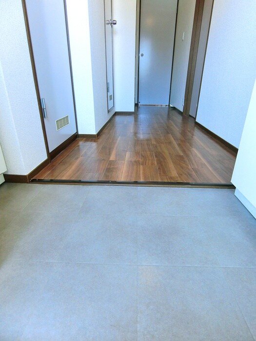 物件内観写真18　(玄関)