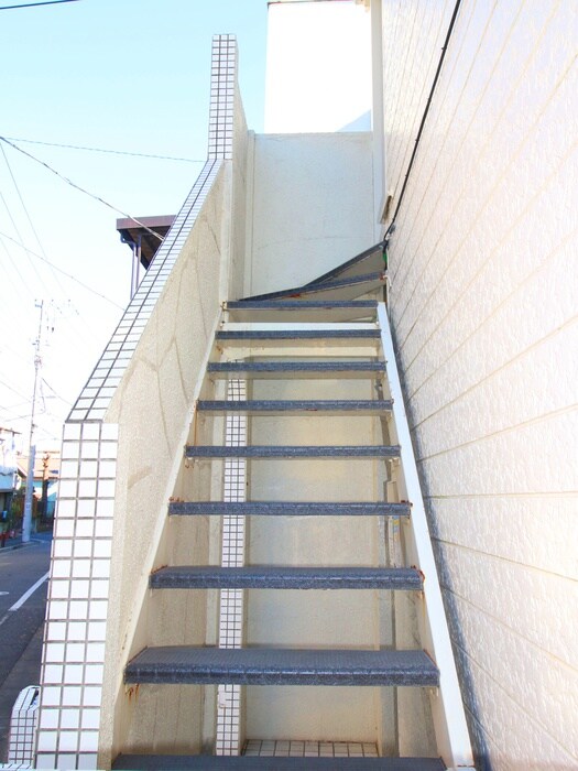 物件外観写真4　(エントランス部分)