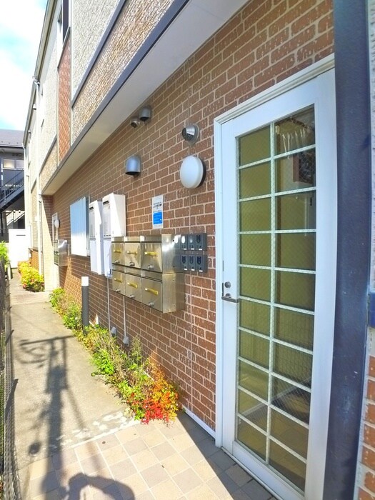 物件外観写真2　(エントランス部分)