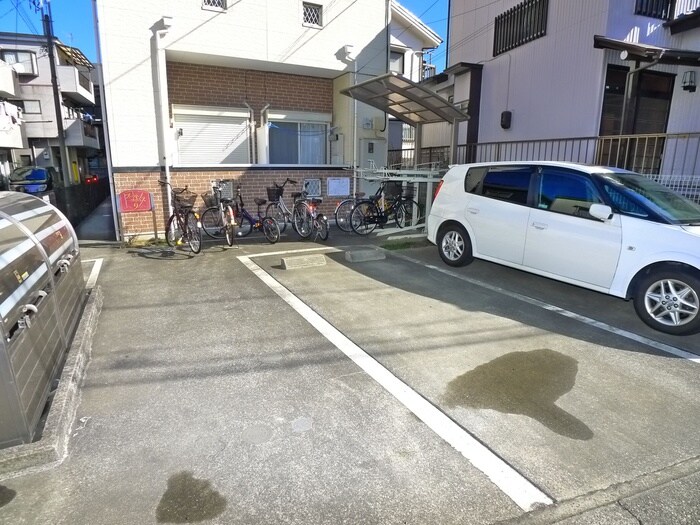 物件外観写真4　(駐車場)