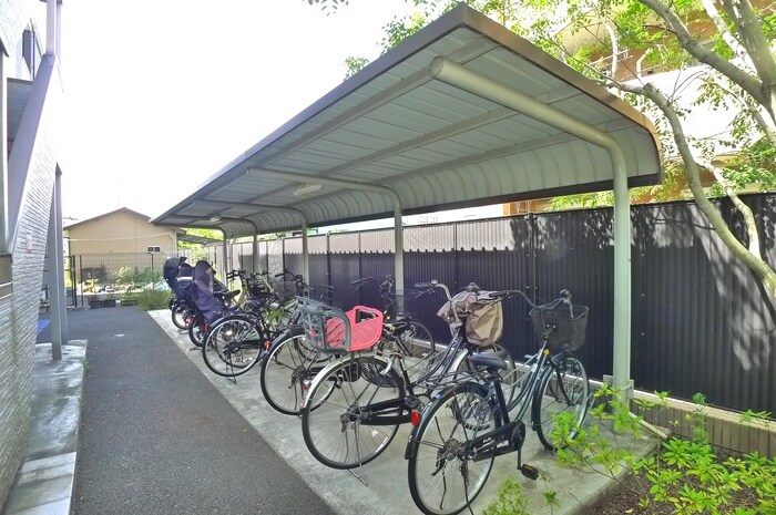 物件外観写真4　(駐輪場)