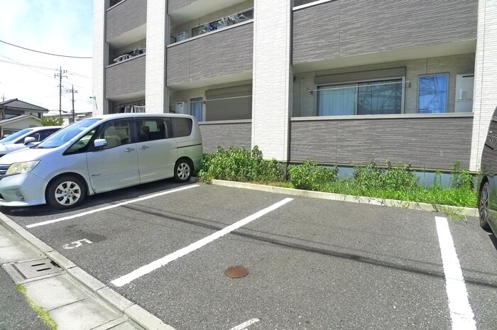 物件外観写真5　(駐車場)