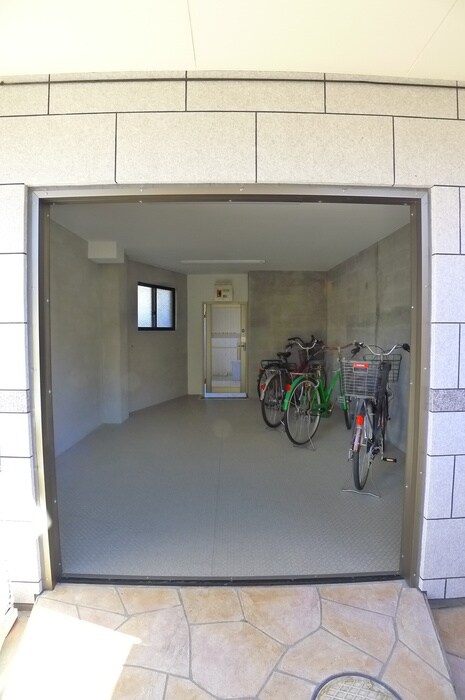 物件外観写真3　(駐輪場)