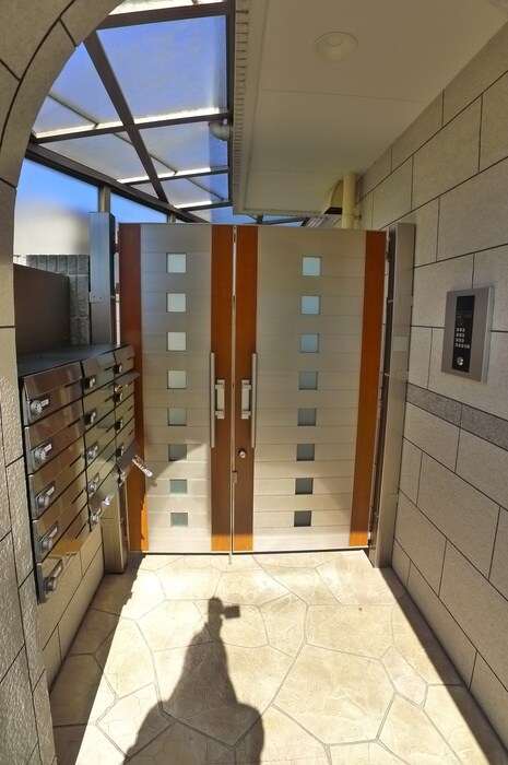 物件外観写真4　(エントランス部分)