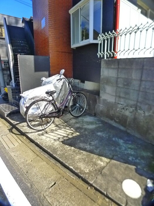 物件外観写真2　(駐輪場)