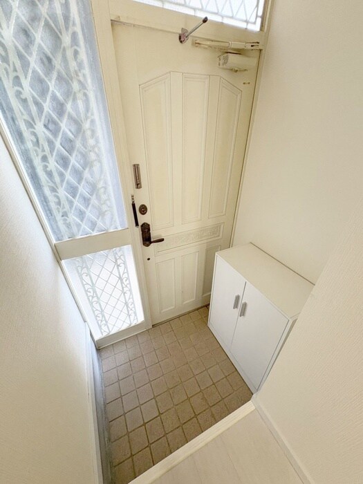 物件内観写真16　(玄関)