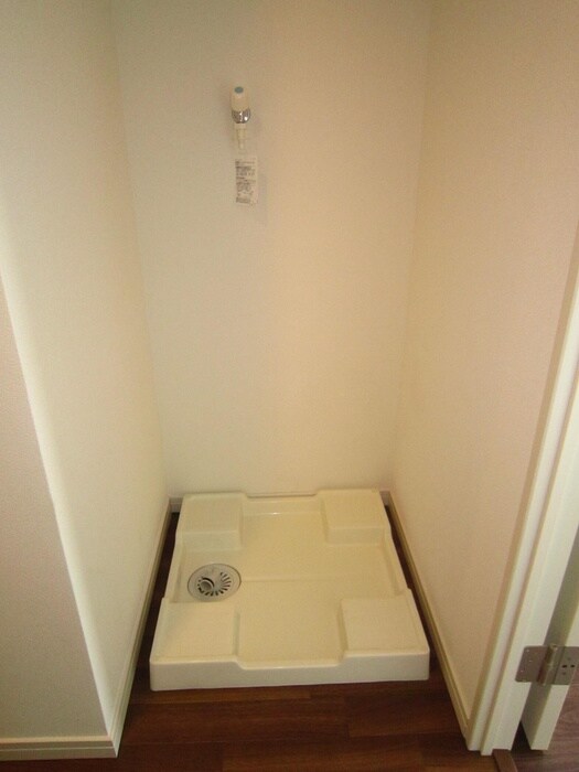 物件内観写真11　(洗濯機置場)