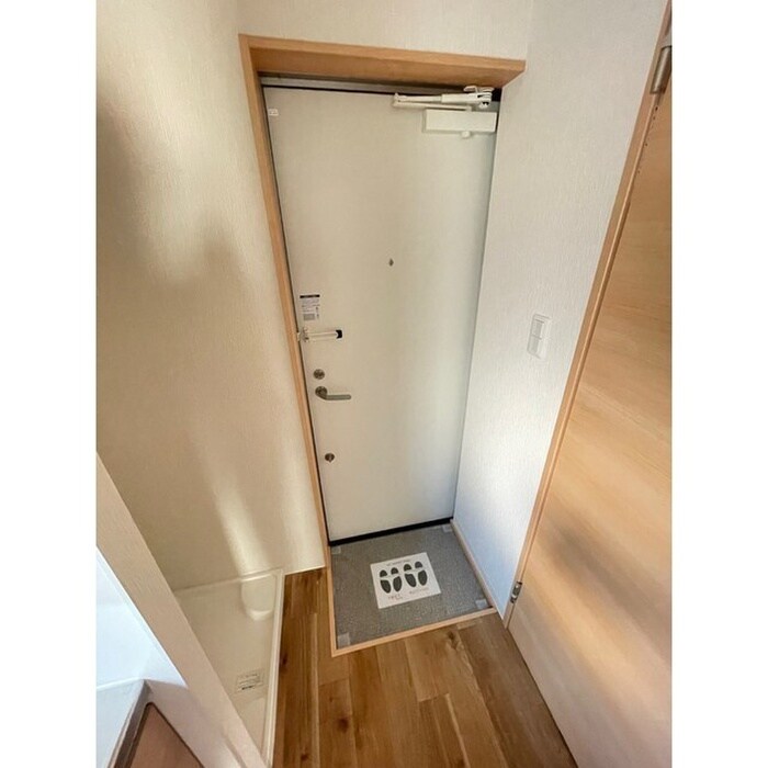 物件内観写真16　(玄関)