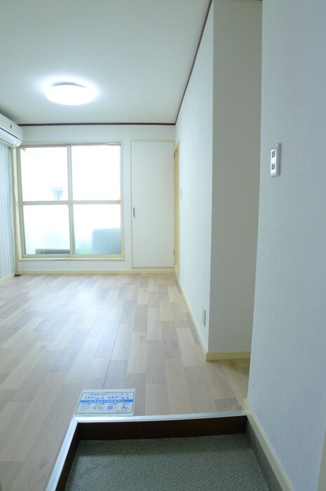 物件内観写真11　(玄関)