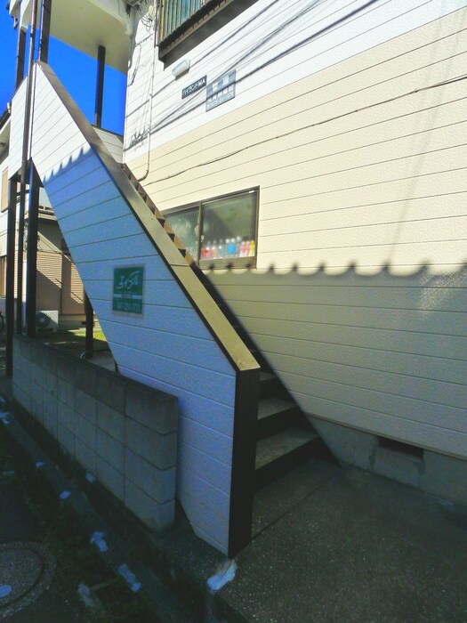 物件外観写真5　(エントランス部分)