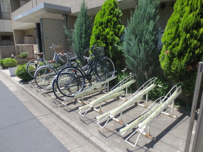 物件外観写真4　(駐輪場)