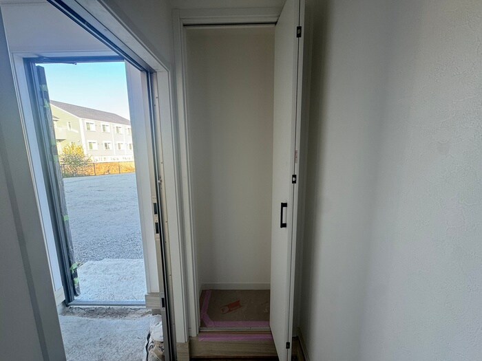 物件内観写真13　(靴箱)