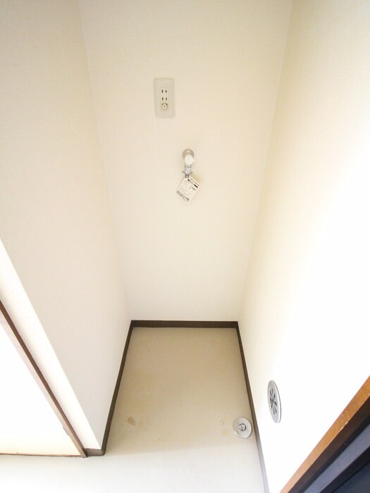 物件内観写真17　(洗濯機置場)