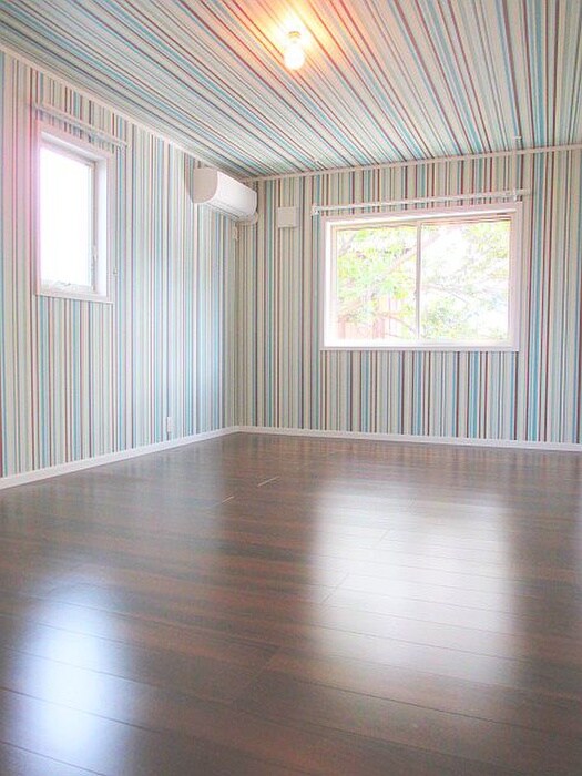 物件内観写真8　(室内からの展望)