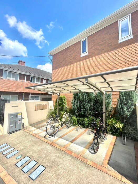 物件外観写真3　(駐輪場)