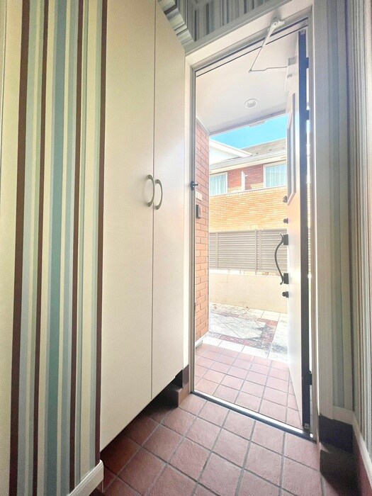 物件内観写真18　(玄関)