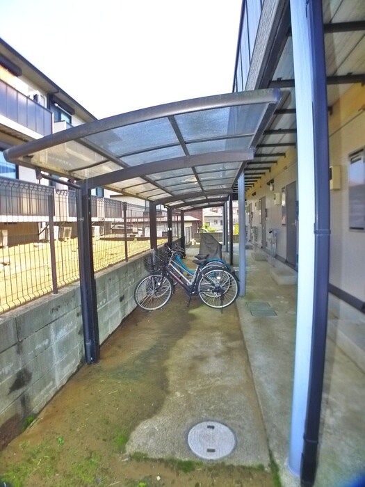 物件外観写真5　(駐輪場)